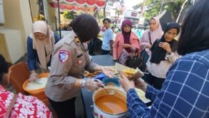 Polresta Malang Kota Sapa Warga melalui Baktikes dan Makan Bersama Gratis